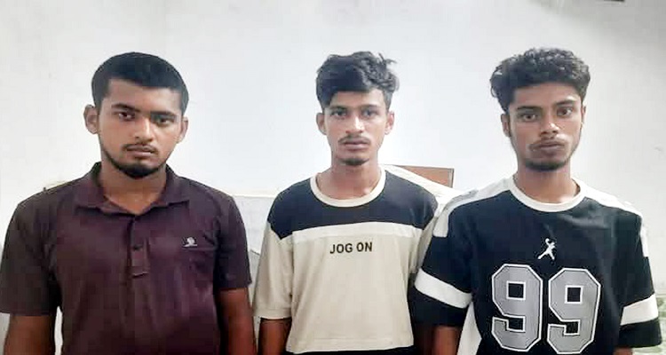 মতলবে সপ্তম শ্রেণির ছাত্রীকে সংঘবদ্ধ ধর্ষণের অভিযোগে আটকৃত সাফায়েত (১৮), লামিম (১৮) ও রাব্বি (১৯)। মতলবে সপ্তম শ্রেণীর ছাত্রীকে সংঘবদ্ধ ধর্ষণের অভিযোগে আটক তিন