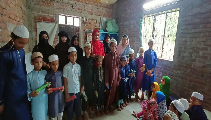বিজয়ীর উদ্যোগে মাদ্রাসা শিক্ষার্থীদের মাঝে কোরআন শরীফ শিক্ষা সামগ্রী বিতরণ