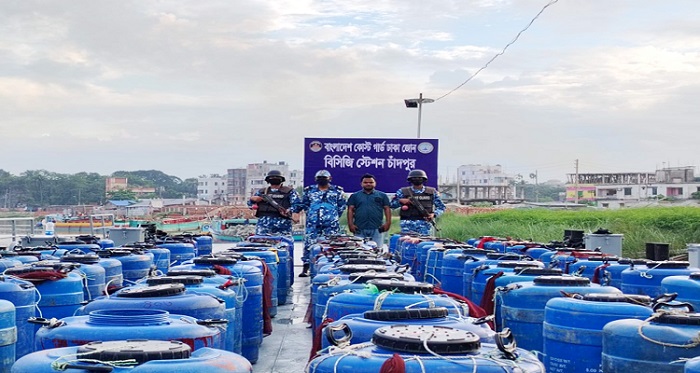 চাঁদপুরে ৭২ লাখ চিংড়ি রেনু জব্দ, ডাকাতিয়ায় অবমুক্ত