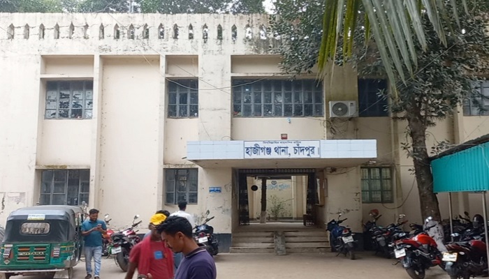 হাজীগঞ্জের আজাদ সরকার হত্যা মামলার আসামী মোবারক গ্রেপ্তার