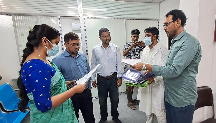 হাজীগঞ্জে সোয়া লাখ টাকা জরিমানা করে দুই ডায়াগনস্টিক সীলগালা
