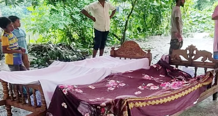 মতলবে বাবার মৃত্যুর ৪ ঘণ্টা পর ছেলের মৃত্যু