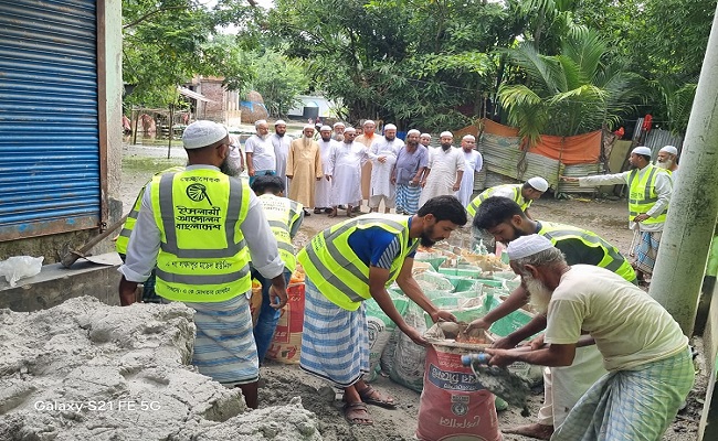 মডেল লক্ষ্মীপুরে নিজস্ব অর্থায়নে রাস্তা মেরামত করলো ইসলামী আন্দোলনের নেতাকর্মীরা