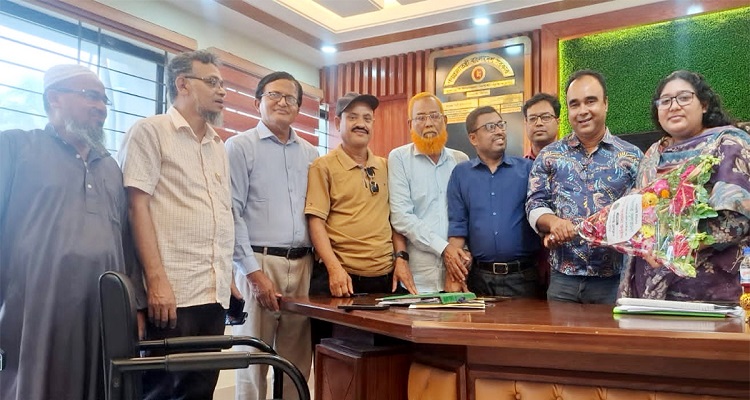 শাহরাস্তি ইউএনও নিগার সুলতানাকে প্রেসক্লাব নেতৃবৃেন্দের বিদায় সংবর্ধনা