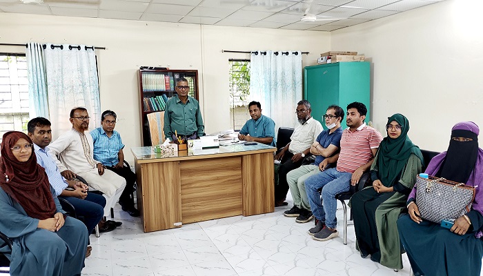 বাবুরহাট উবি ও কলেজ শিক্ষক-কর্মচারীদের প্রতিবাদ সভা
