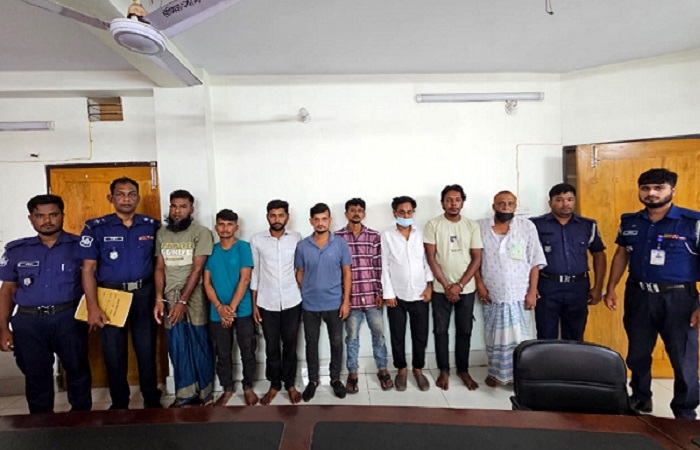মেঘনায় জাহাজ থেকে অপরিশোধিত চিনি চুরির চেষ্টা, চক্রের ৮ সদস্য গ্রেপ্তার