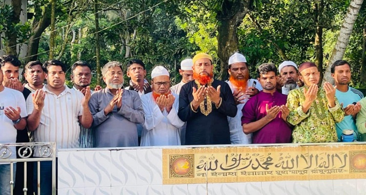 মতলব উত্তরে সাবেক মন্ত্রী মরহুম নুরুল হুদার কবর জিয়ারত