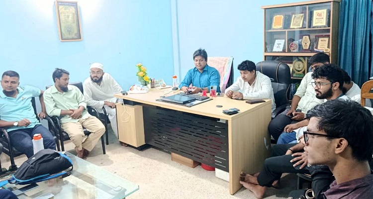 জুলাই মঞ্চের কেন্দ্রীয় আহ্বায়কের সাথে চাঁদপুর জেলা কাঠামোর শুভেচ্ছা বিনিময়