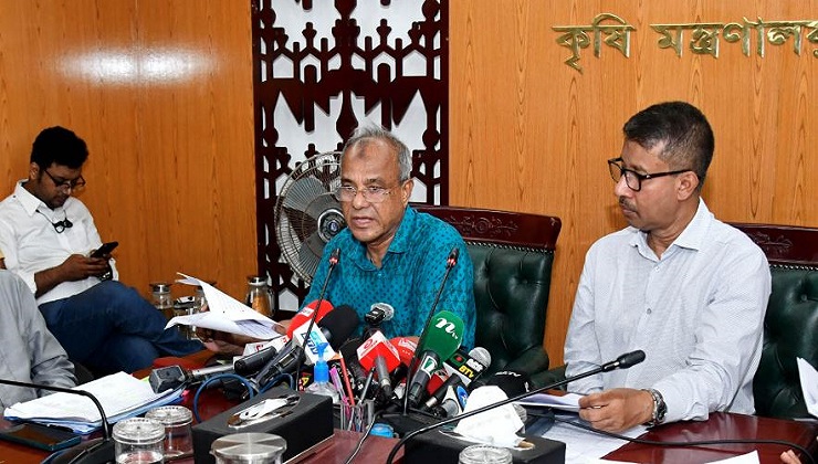 কোনো অবস্থাতেই ফসলি জমি নষ্ট করা যাবে না: কৃষি উপদেষ্টা