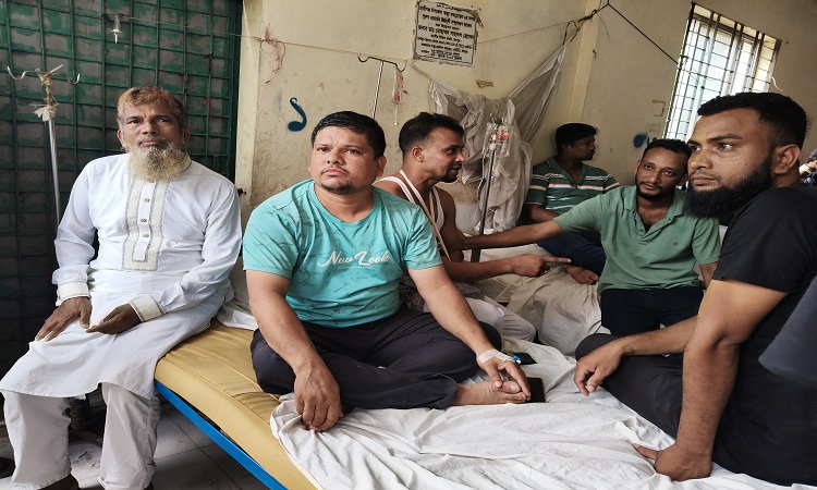 হাজীগঞ্জে জামায়াত নেতার পোস্টকে ঘিরে সংঘর্ষে আহত ২০