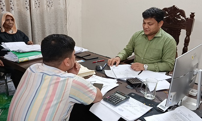 ফরিদগঞ্জে ভূমি সেবা ও প্রশাসনিক সংস্কারে নতুন দৃষ্টান্ত স্থাপন করছেন এসিল্যান্ড জাহিদ