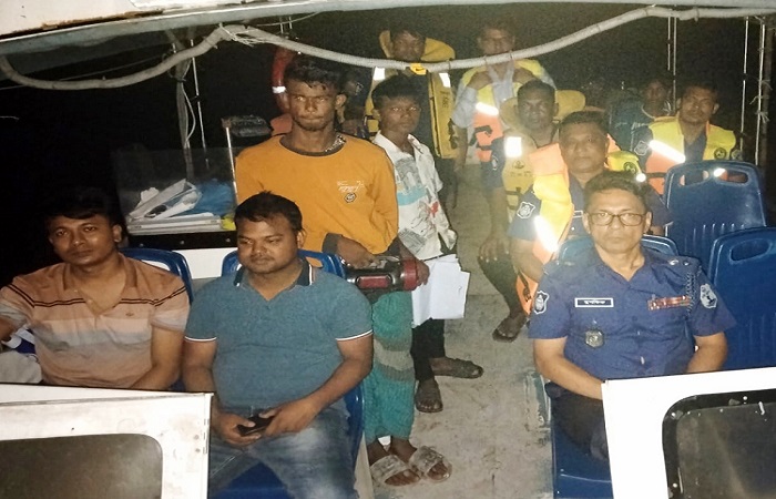 চাঁদপুরে মা ইলিশ রক্ষা অভিযানে ১১ জেলে গ্রেপ্তার