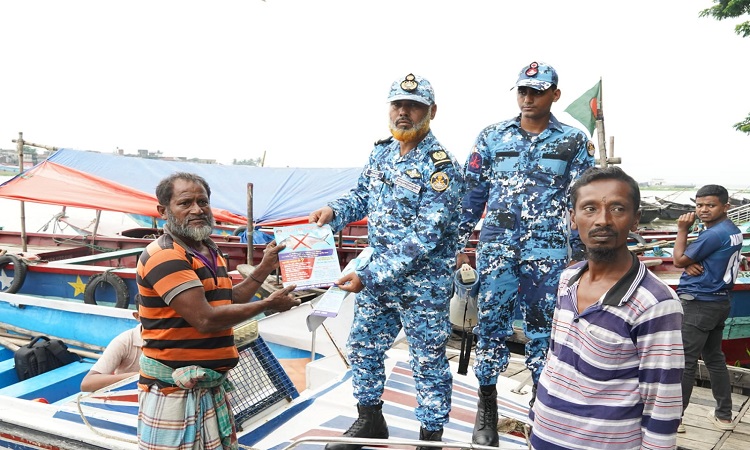 ‘মা ইলিশ’ রক্ষায় তৎপর কোস্ট গার্ড, দিন-রাত টহলের পাশাপাশি চালাচ্ছে সচেতনতামূলক প্রচারণা